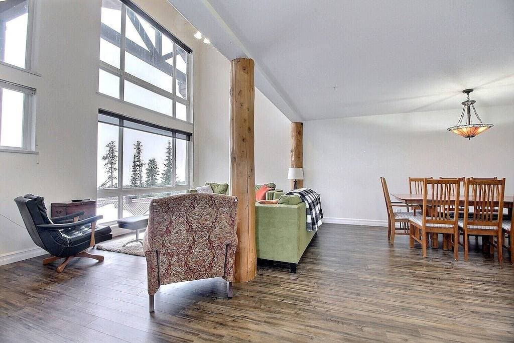 Foto 4 von 26: Modern, Rustic & Spacious Chalet, Views, Hot Tub