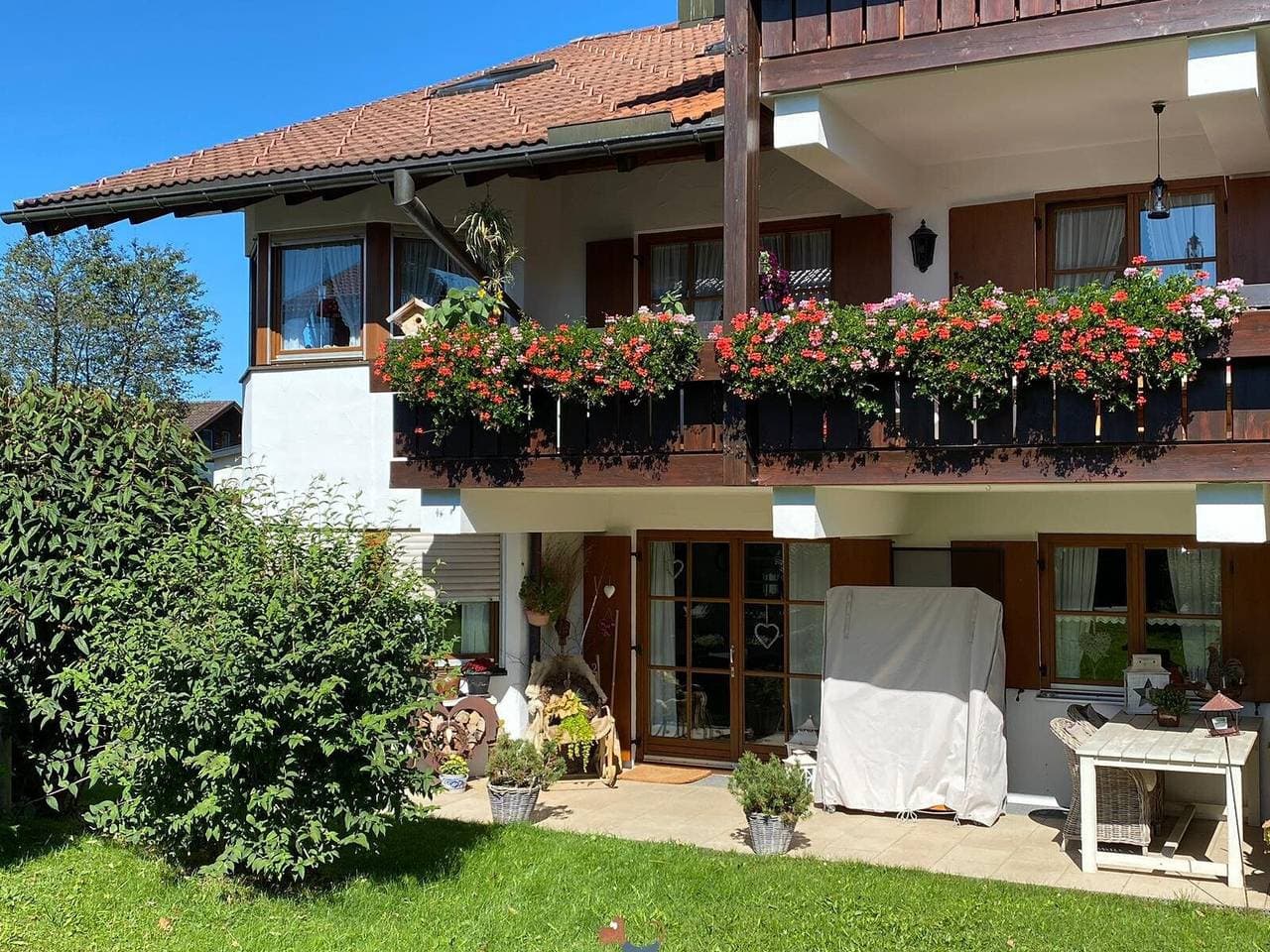 Foto 2 von 17: Ferienwohnung 'Chaletwohnung Alpenglück' mit privater Terrasse, privatem Garten und Wi-Fi