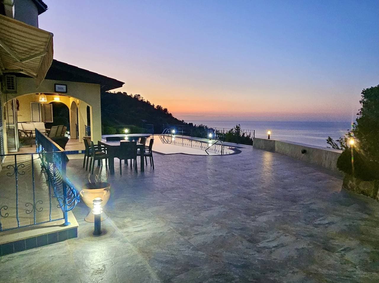Foto 2 von 23: Villa mit 4 Schlafzimmern und herrlicher Aussicht