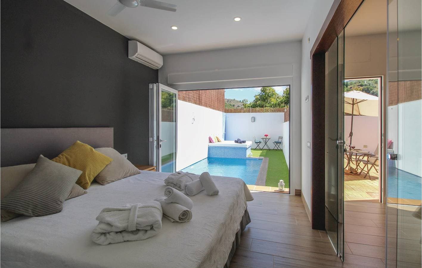 Foto 3 von 22: Appartement am Pool mit Klimaanlage und Parkplatz