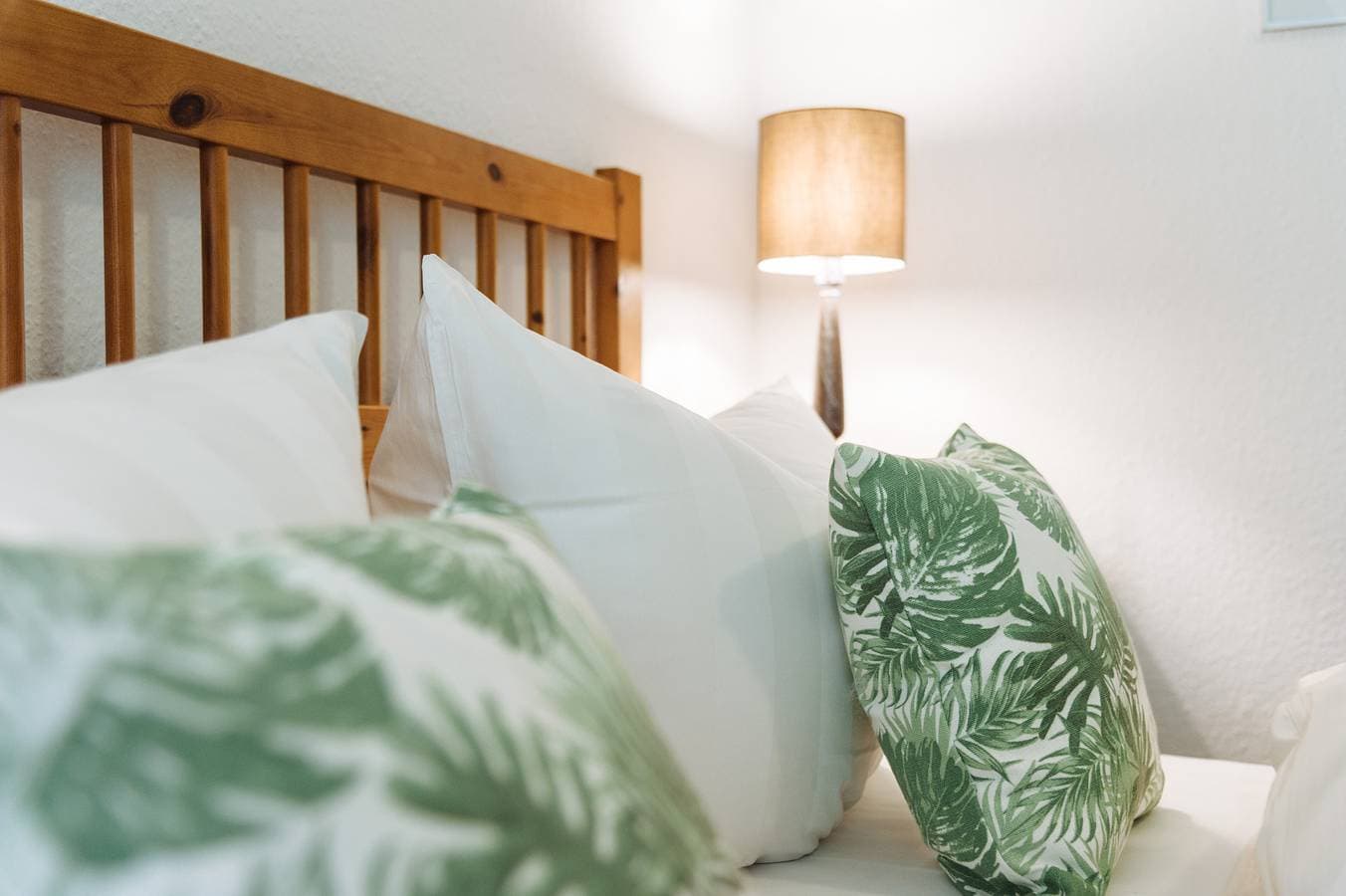 Foto 3 von 15: Apartmenthaus Kaiser Friedrich - Doppelzimmer Economy, eigene Du/Wc über den Gang, 1 Schlafraum mit Doppelbett