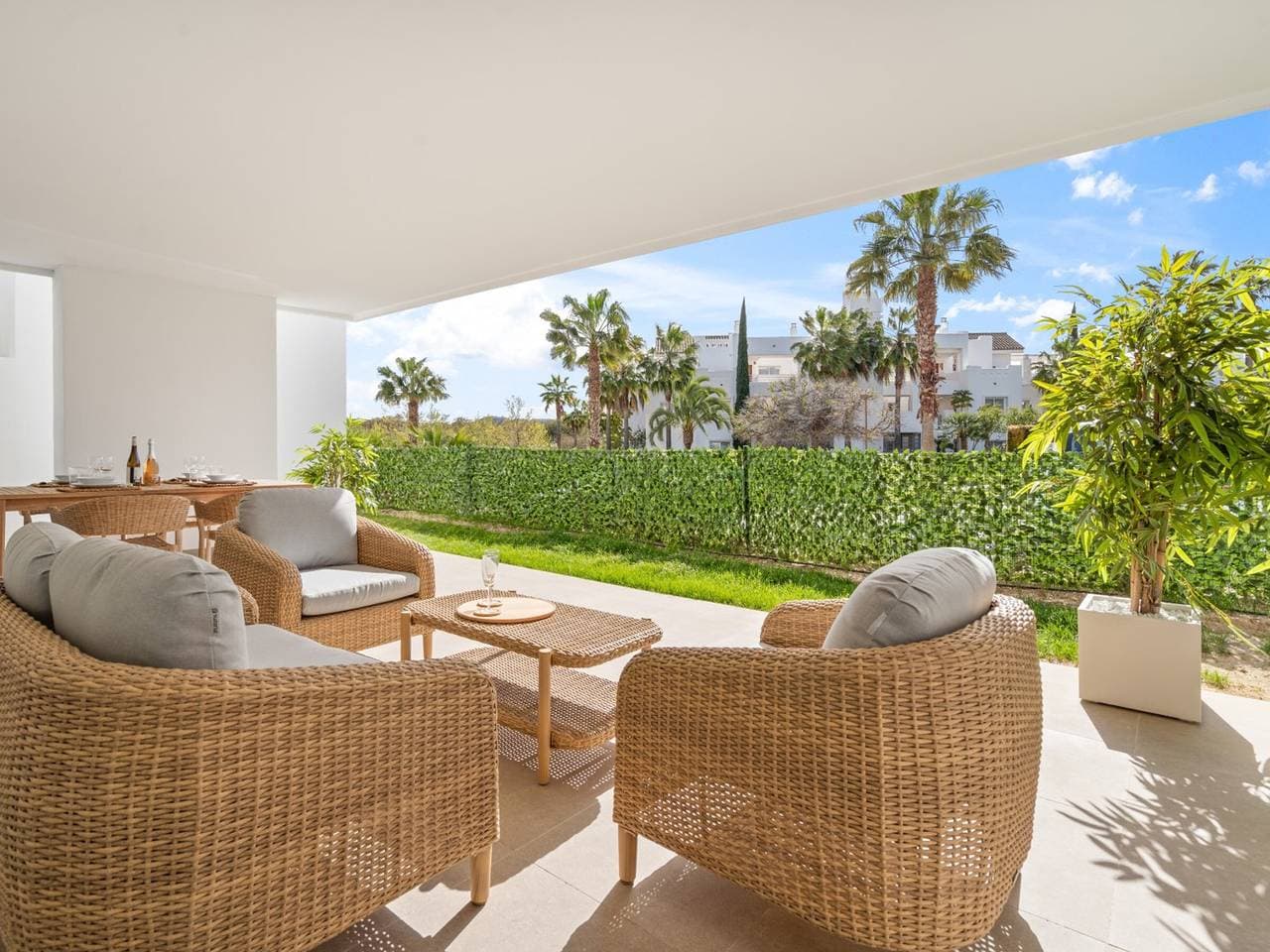 Foto 5 von 36: Modernes 1-Schlafzimmer-Apartment in der Nähe von Estepona mit exklusivem Lagunenzugang