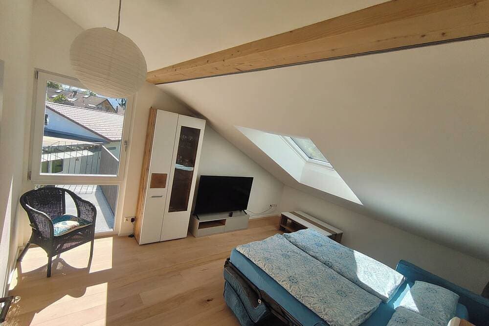Foto 7 von 21: Gemütliche 3 Zimmer Ferienwohnung mit eigener  Terasse, Berg- und Seeblick