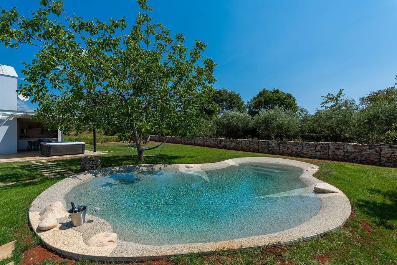 Foto 5 von 58: Ferienhaus Casia mit Pool