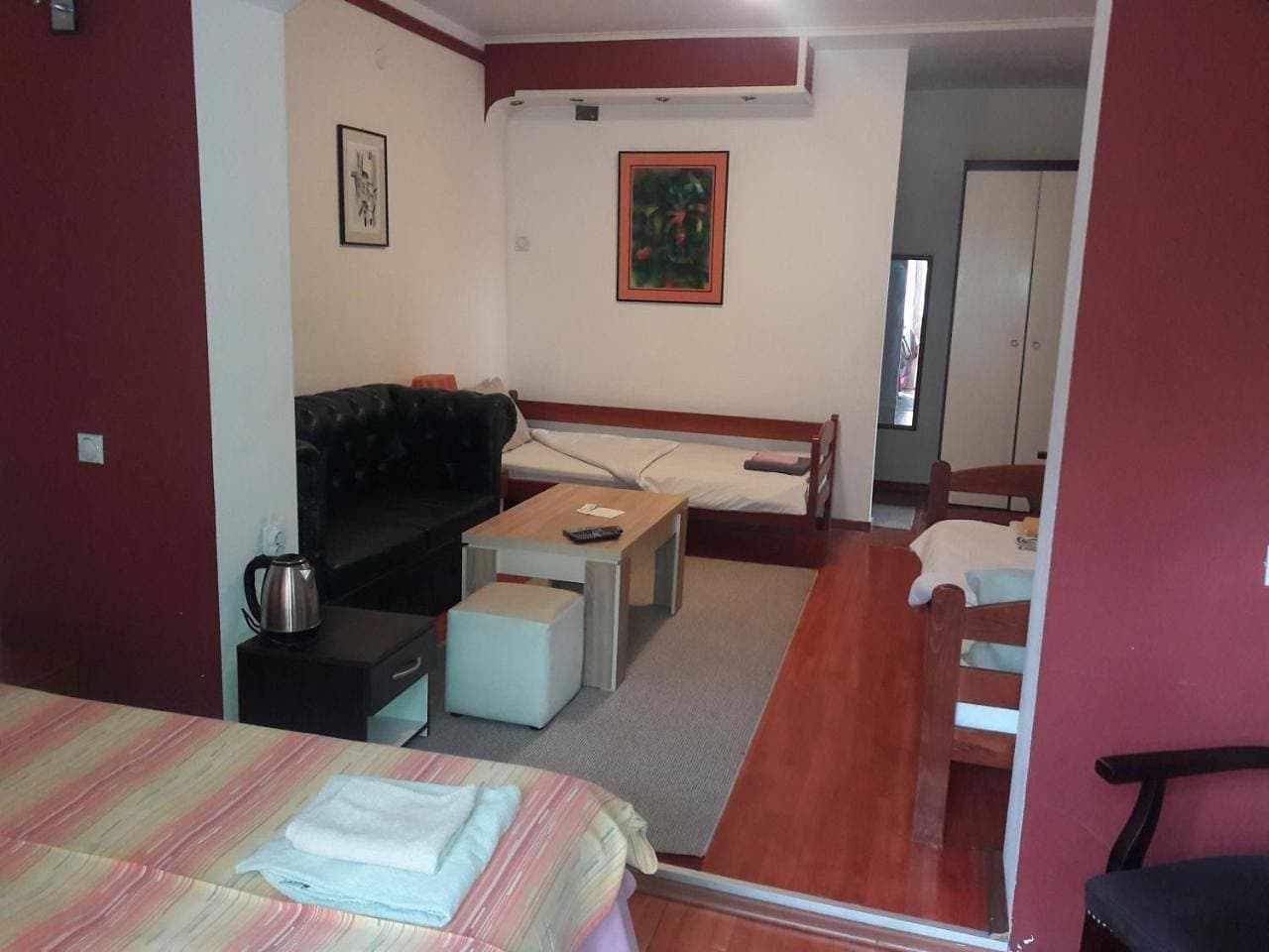 Foto 10 von 11: Quadruple Room