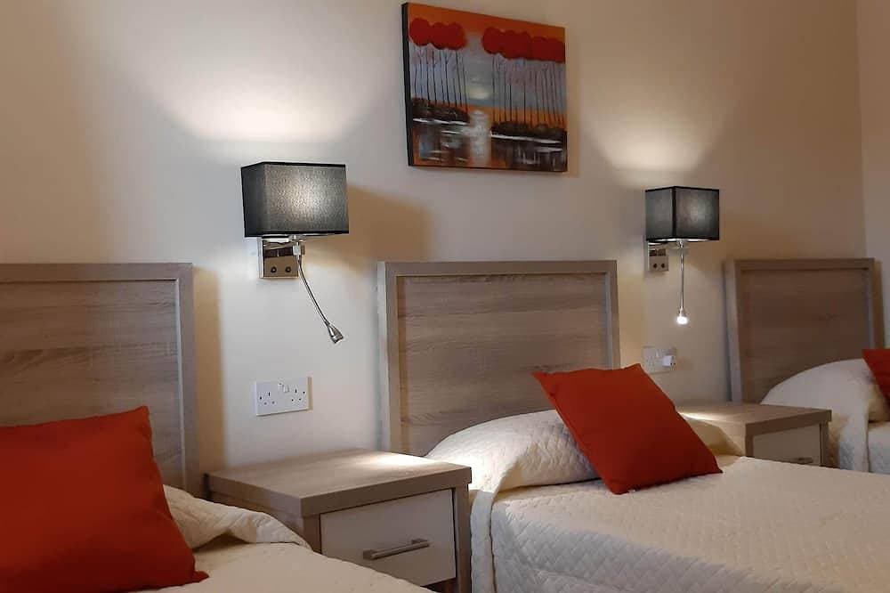 Foto 7 von 30: Superb & comfortable 2-bedroom villa apt sleeps 5, swimming pool, AC/WiFi