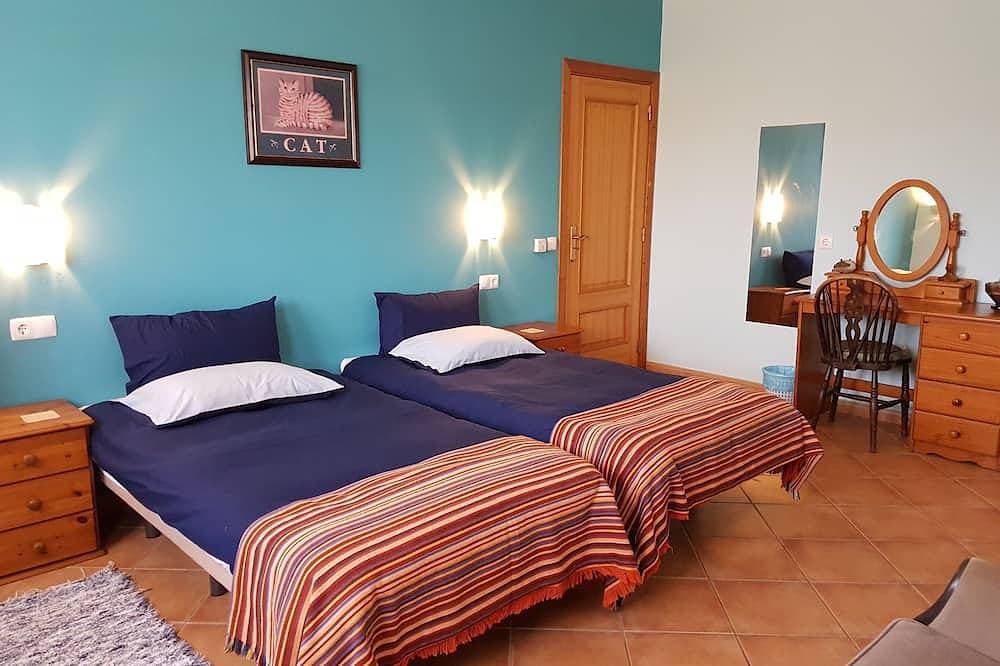 Foto 3 von 16: Spacious luxury country house. Shared pool. Fully wheelchair accessible