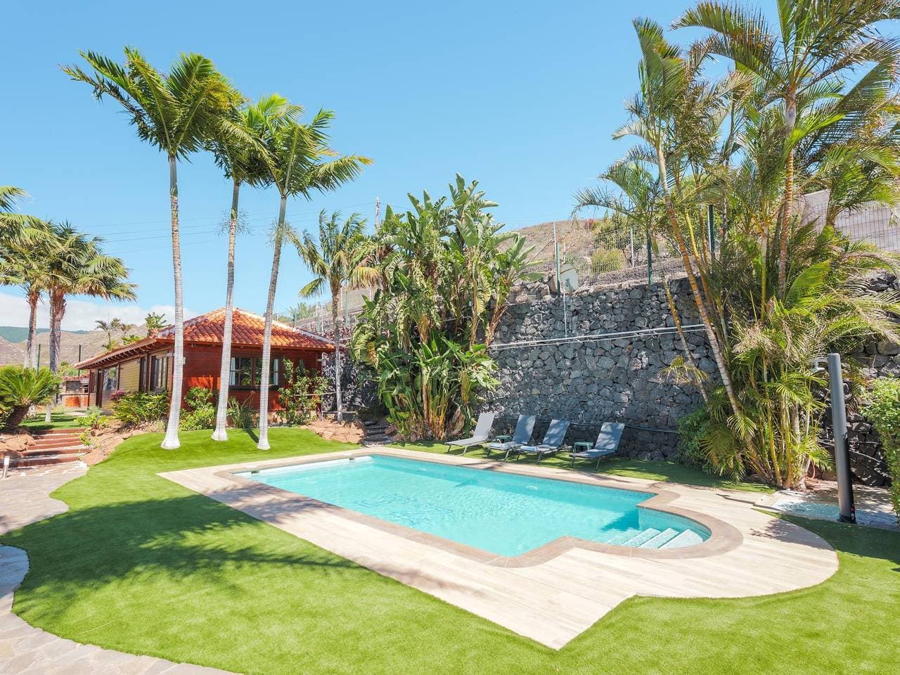 Foto 4 von 37: Ferienhaus für 4 Personen mit Pool