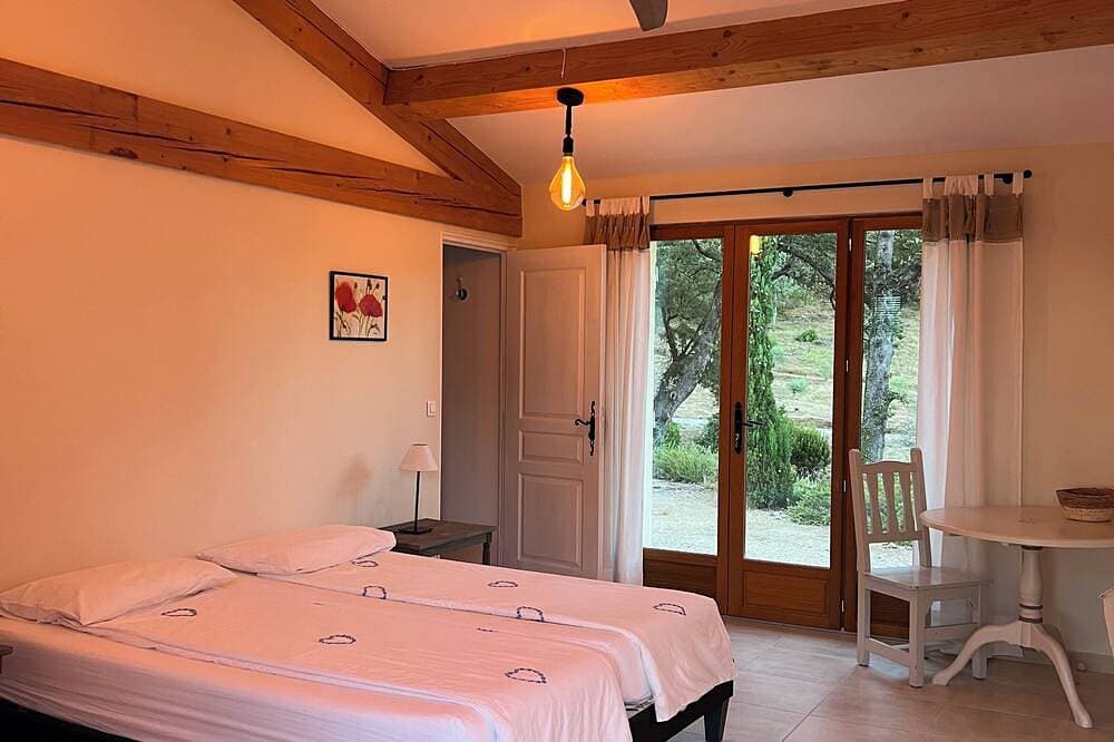 Foto 7 von 30: Neue Infinity-Pool im Steinhaus Atemberaubende Aussicht Perfekt für Familien