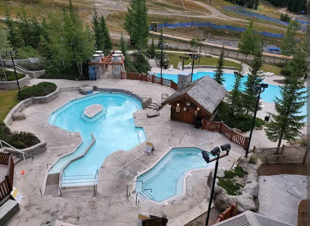 Foto 2 von 10: Lovely 2bdrm Panorama Springs unit overlooking the mountains and pools!