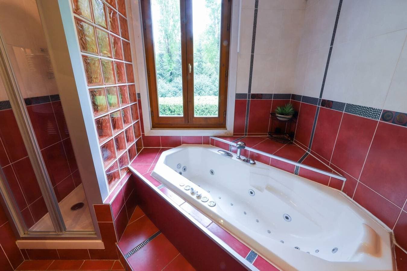 Foto 12 von 66: Ferienwohnung für 8 Personen mit Garten
