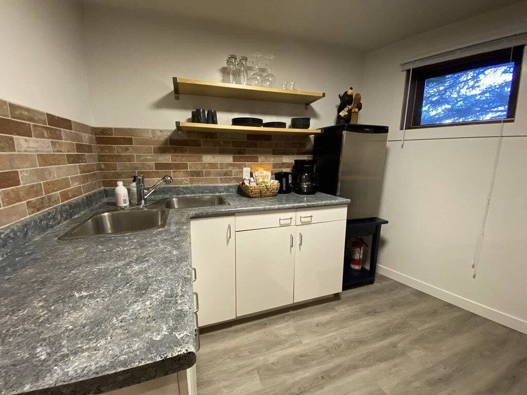 Foto 13 von 15: 1 Bedroom Hideaway with Cozy Fireplace