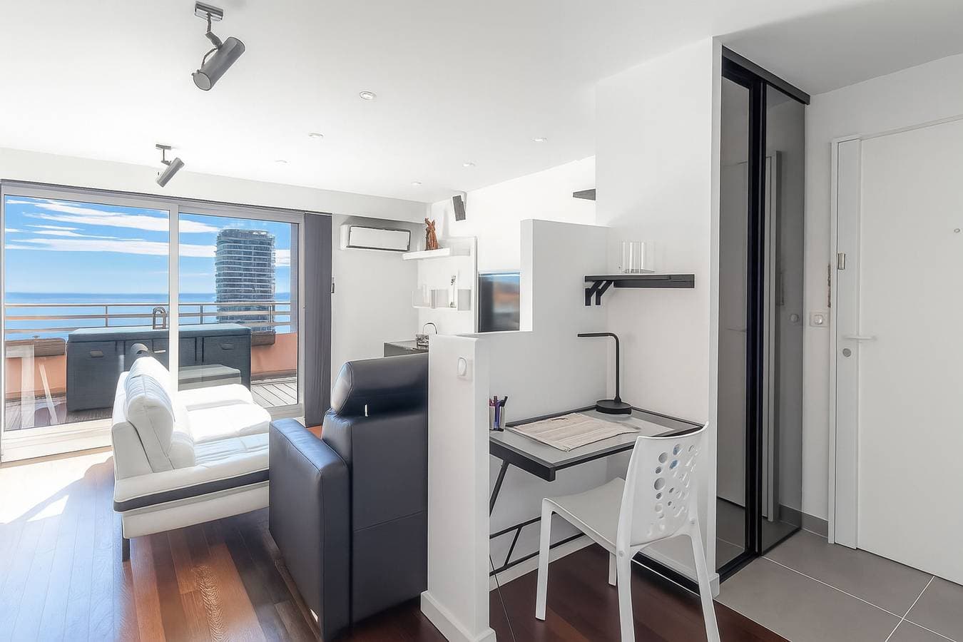 Foto 8 von 16: Stunning Renovated 1-Bedroom Breathtaking View