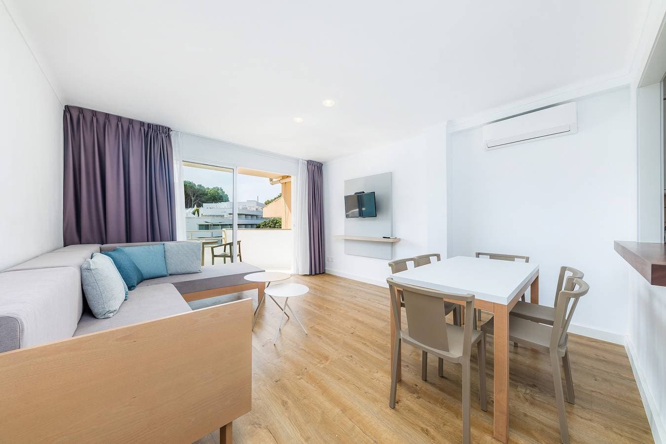 Foto 2 von 26: Ferienwohnung 'Apartament Massanet 2a' mit Balkon, WLAN und Klimaanlage