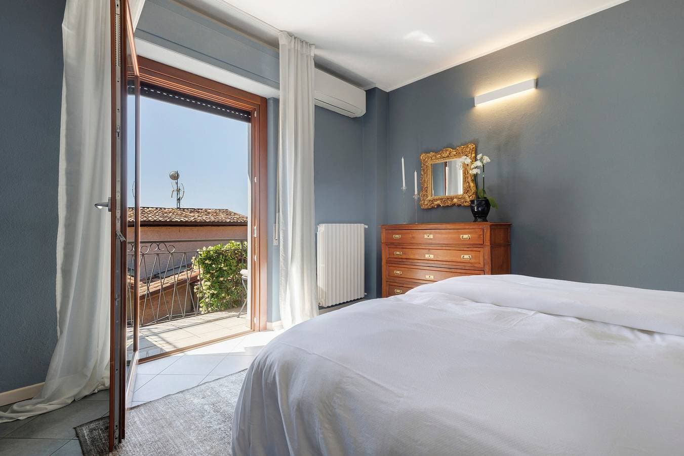 Foto 11 von 29: Ferienwohnung 'Il Campanile' mit Seeblick, WLAN und Klimaanlage