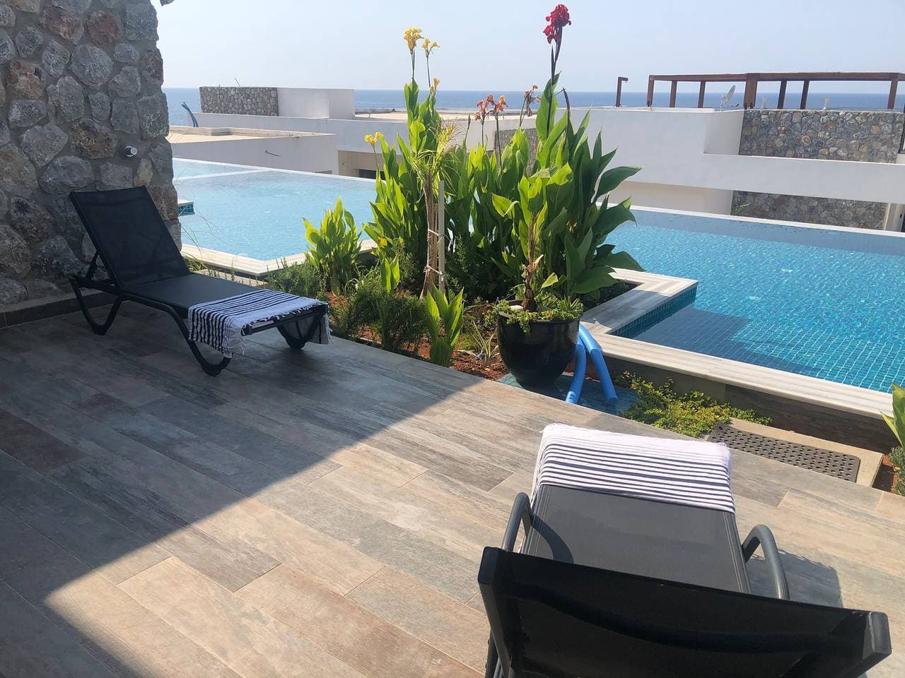 Foto 10 von 16: Oase am Meer mit privatem Pool und atemberaubender Aussicht