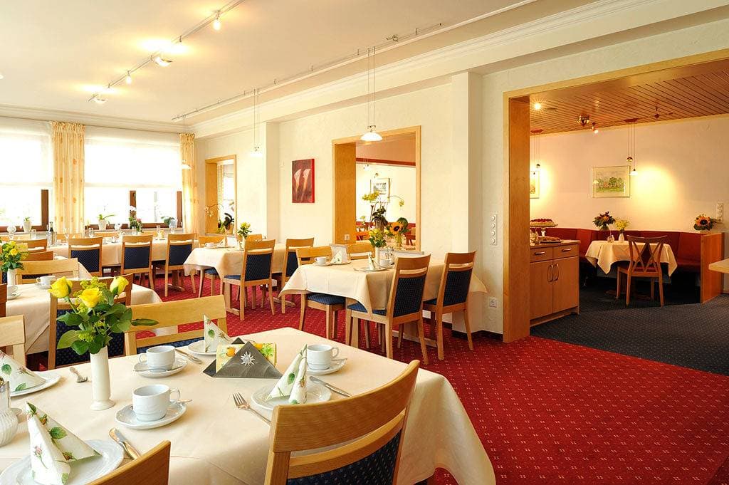 Foto 8 von 45: Hotel Edelweiss - Garni - Ferienwohnung Strycktal