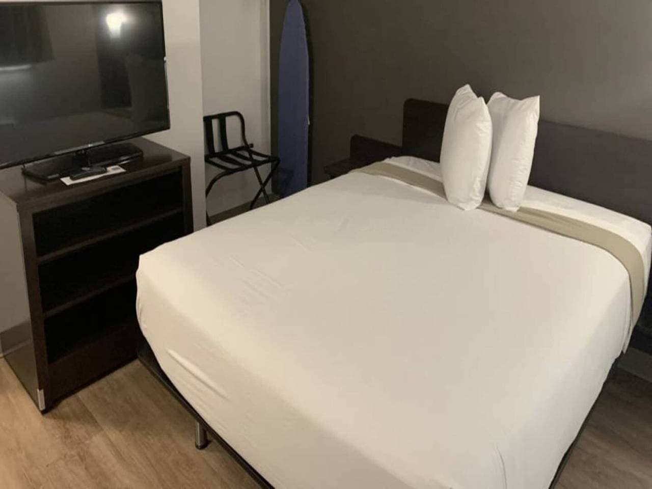 Foto 10 von 38: 1 Queensize-Bett | Barrierefreie Dusche/Raucherraum/Küche