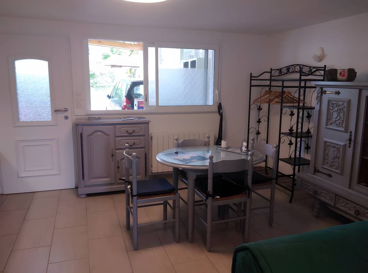 Foto 6 von 11: Ferienhaus 'Gîte Des Caves' mit privater Terrasse, WLAN und Klimaanlage