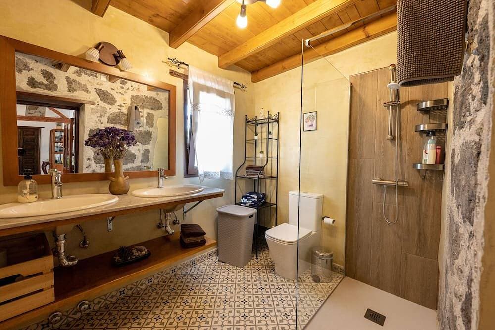 Foto 4 von 30: Quiet and cozy rural house with Jacuzzi and Barbecue