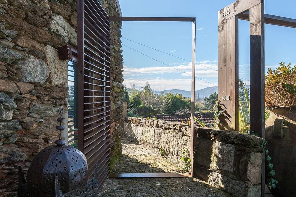 Foto 11 von 30: 'Casa do Monte' - Poolvilla - Fluss- und Meerblick - 5 Schlafzimmer - 8 Schlafplätze