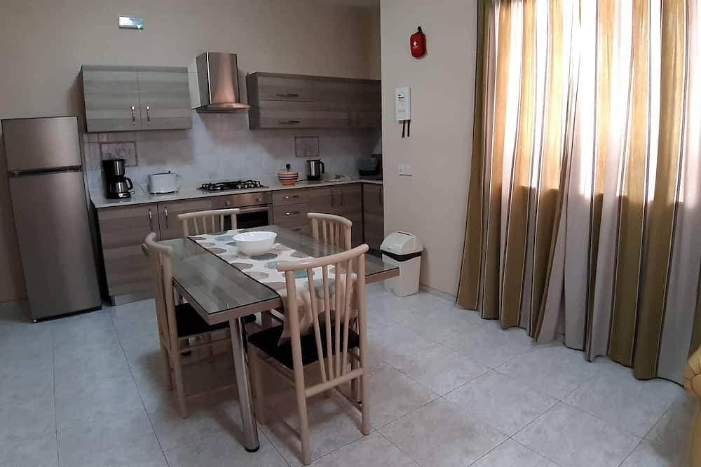 Foto 13 von 30: Superb & comfortable 2-bedroom villa apt sleeps 5, swimming pool, AC/WiFi