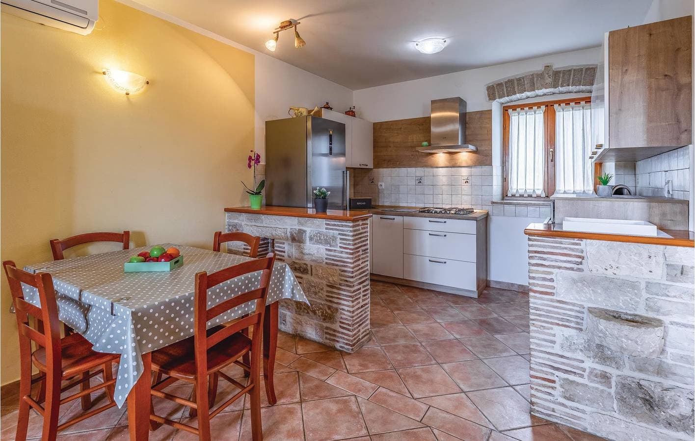 Foto 10 von 28: Gemütliche Ferienwohnung mit WLAN, Parkplatz und Terrasse in der Nähe des Stadtzentrums von Peroj