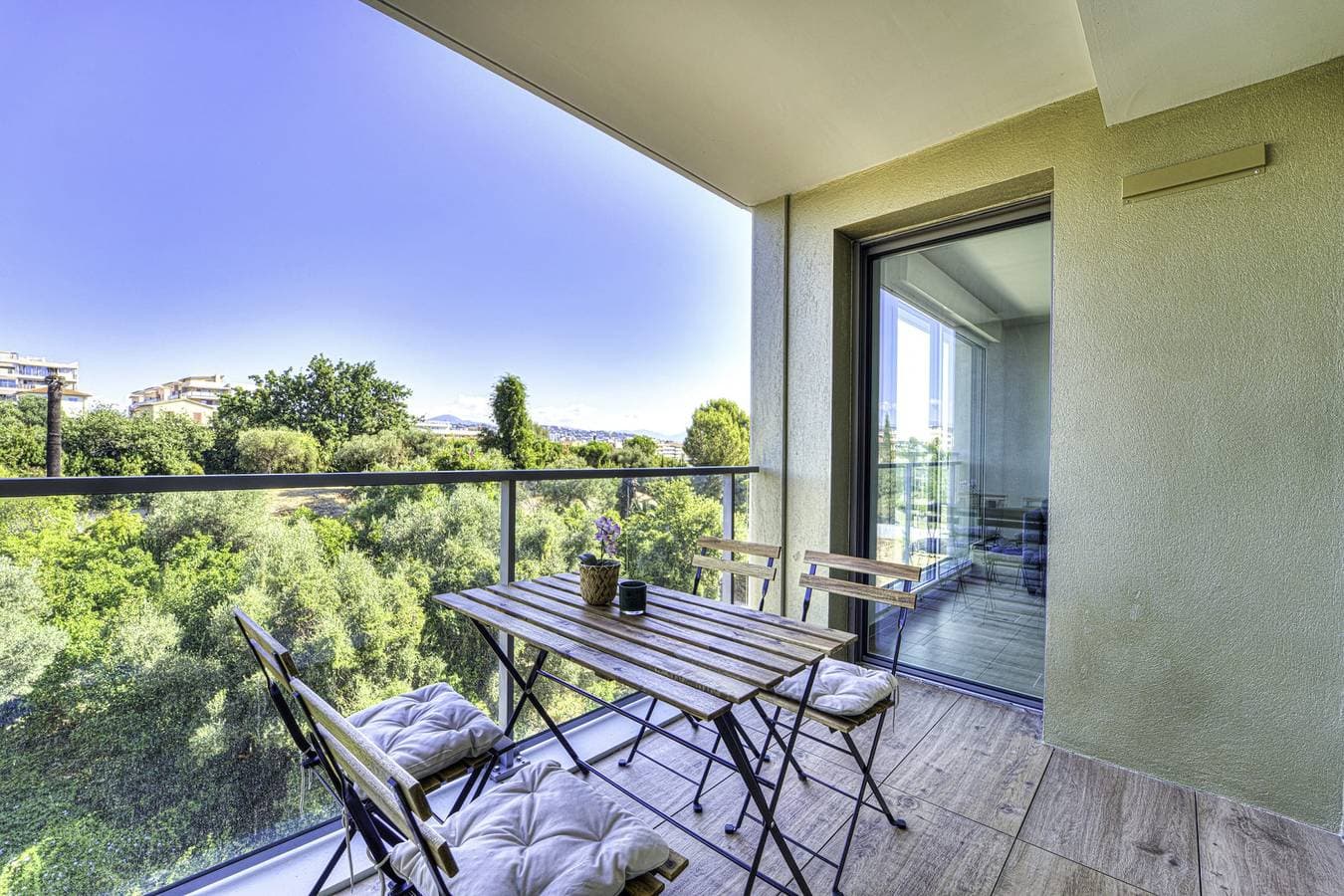 Foto 5 von 16: Appartement Fleuri, vue mer - Welkeys
