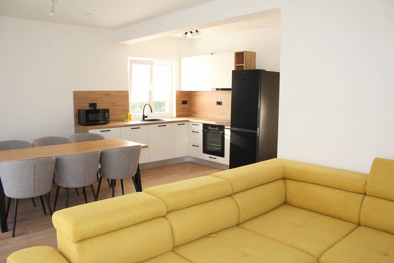 Foto 3 von 20: Apartmenthotel für 6 Personen mit Balkon/Terrasse