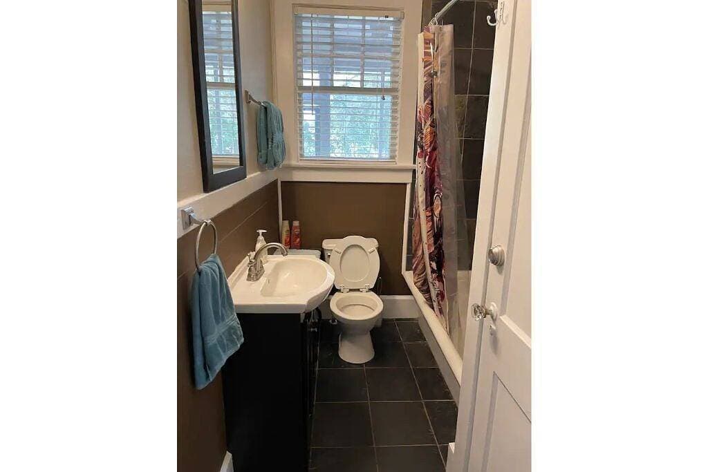 Foto 8 von 17: Spacious Murray Hill Getaway for One or Two