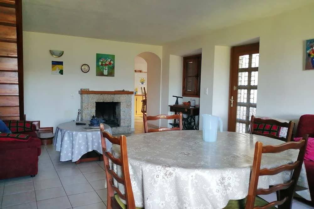 Foto 3 von 8: Renovated house ideally situated, Beach/mountain