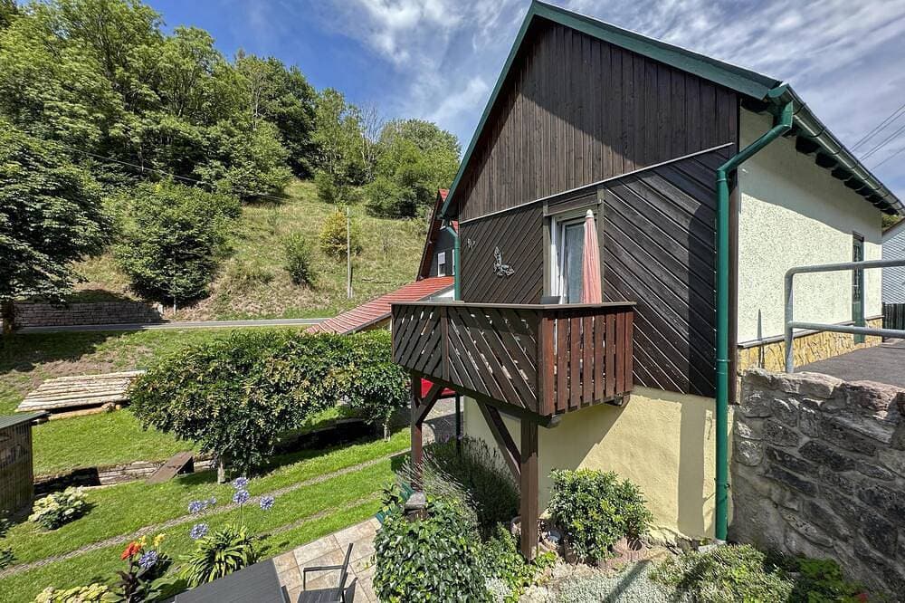 Ferienhaus mit Balkon & Garten im Thüringer Wald 1