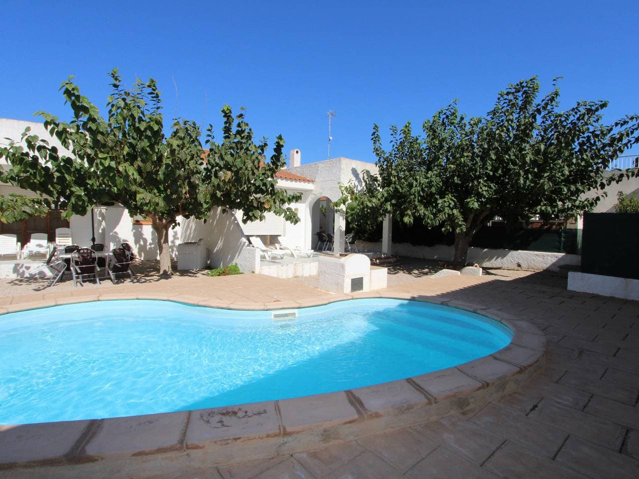 Maison près de la plage avec piscine, wifi gratuit, climatisation, animaux acceptés, plage pour chie... 1