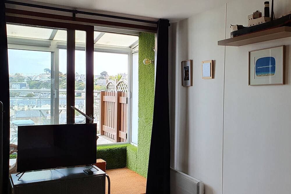 Foto 10 von 24: Perros, voller Meerblick, renoviertes Studio mit Blick auf den Strand von Trestraou