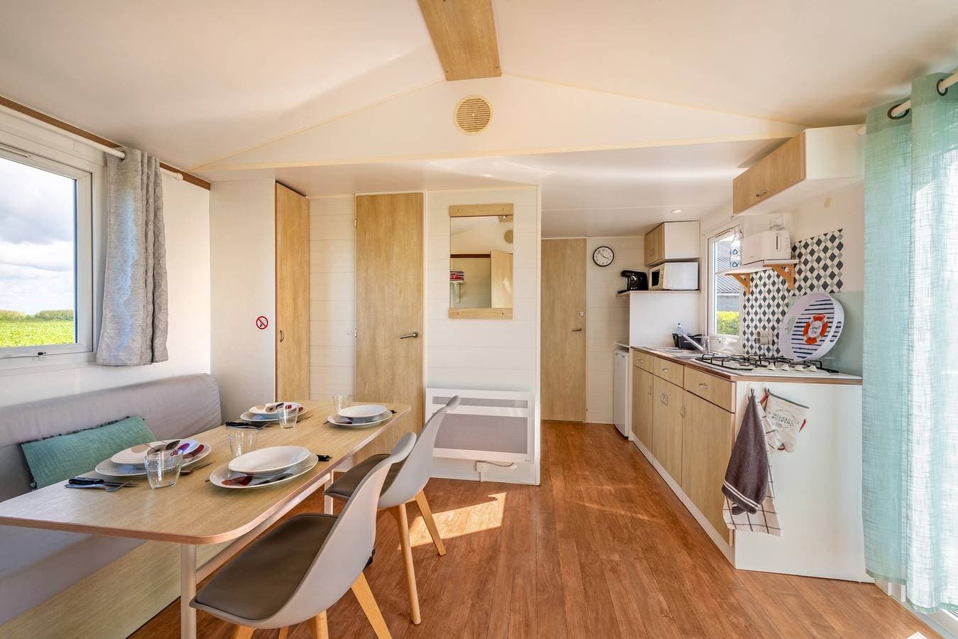 Foto 5 von 24: Mobilheim 'Ty Reuniou' mit Meerblick, privater Terrasse und eigenem Garten