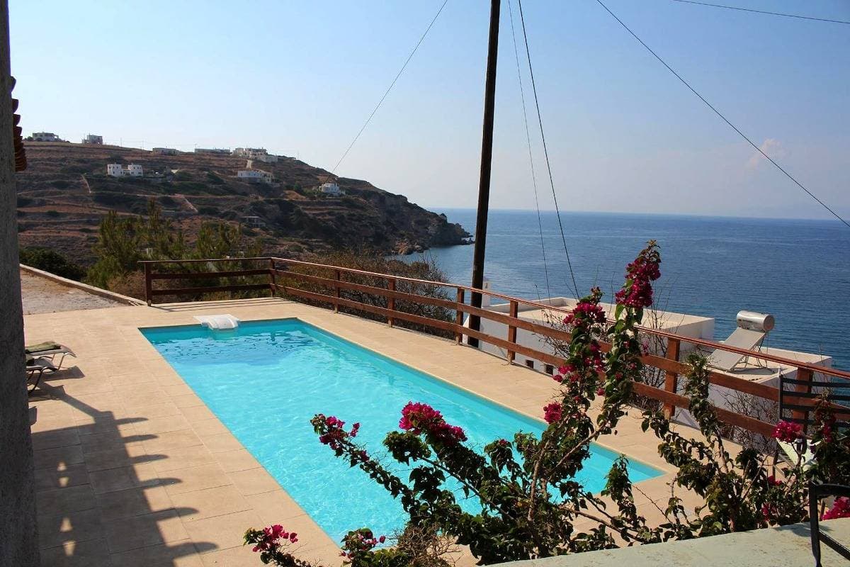 Foto 8 von 58: Schöne Villa mit Pool direkt am Meer, Wifi, 8 Pers. | Syros, Kykladen