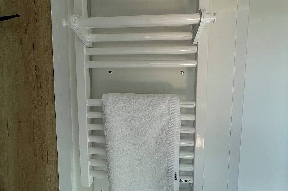 Foto 8 von 9: Appart'hôtel 2 bedrooms/2 bathrooms/kitchen Living room/terrace 2 steps from Bellême and the golf course