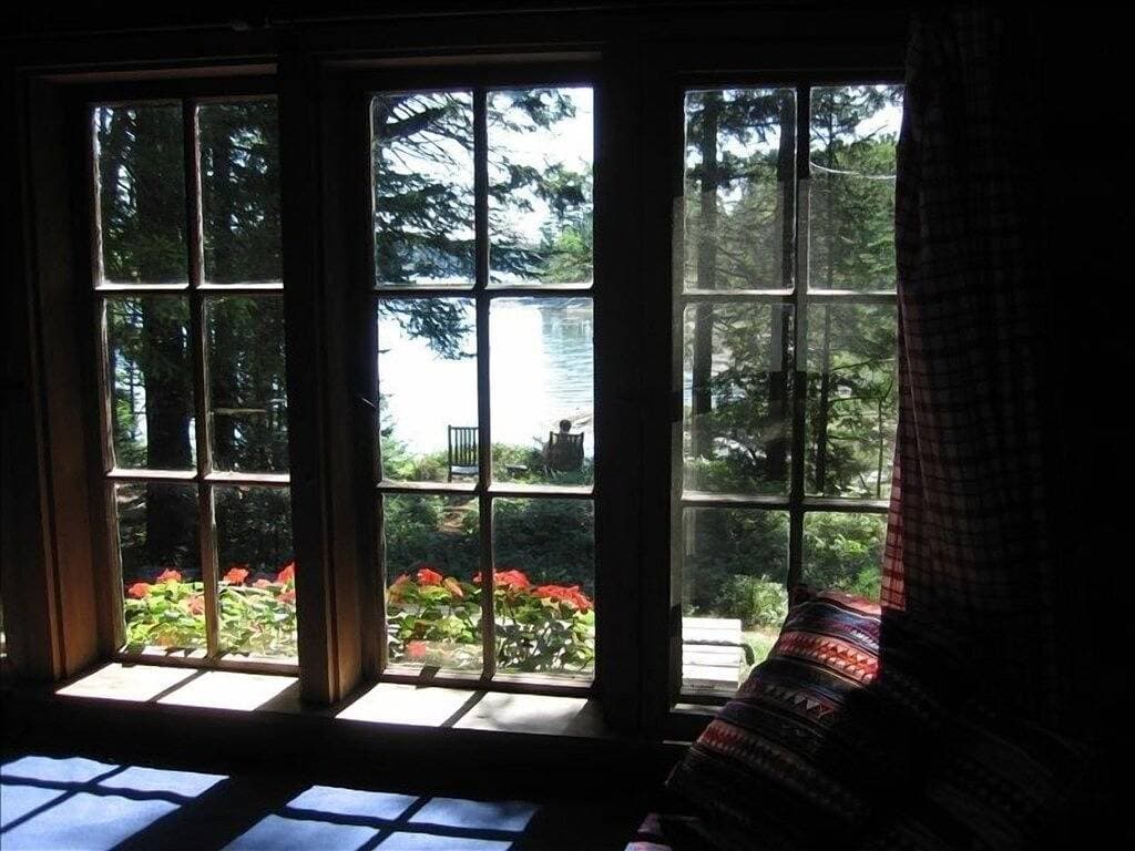 Foto 6 von 9: Einzigartige Cove Side Cabin auf Somes Sound neben Babbling Brook
