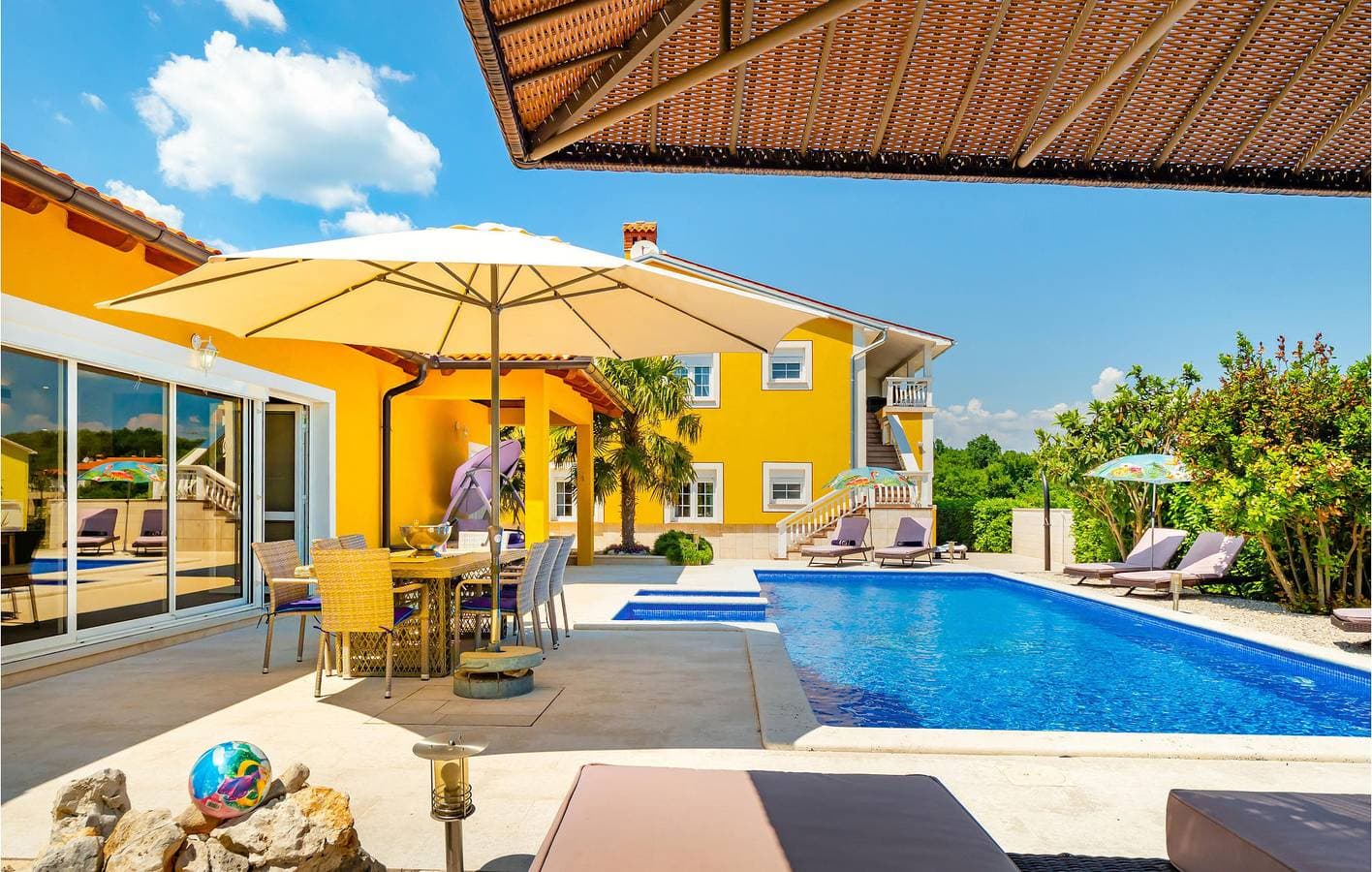 Foto 5 von 35: Gemütliche Ferienwohnung mit Pool, Terrasse und WLAN in der Nähe des Stadtzentrums von Raša