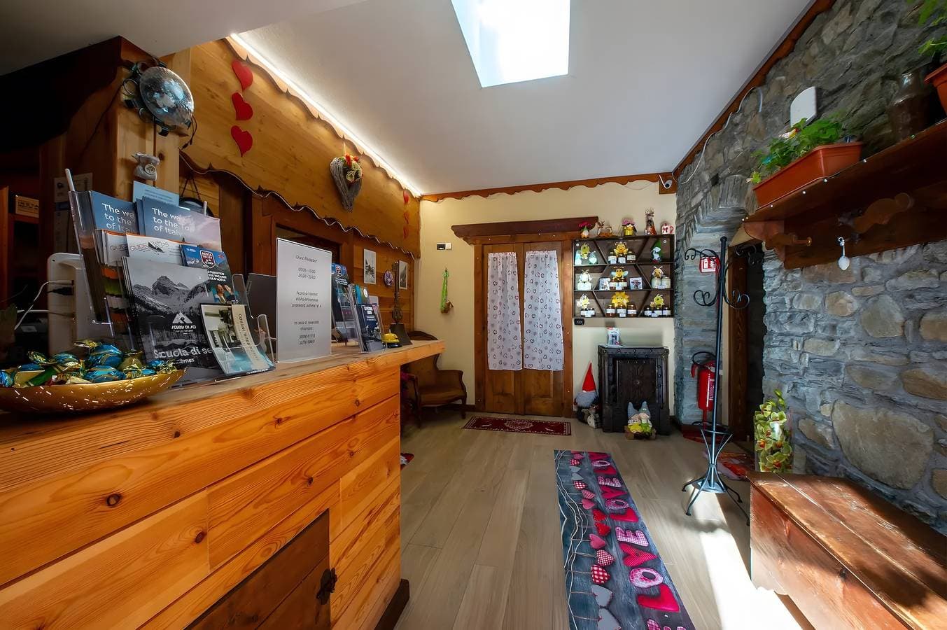 Foto 11 von 50: Zimmer '6' mit gemeinsamer Terrasse, gemeinsamem Garten und Wi-Fi