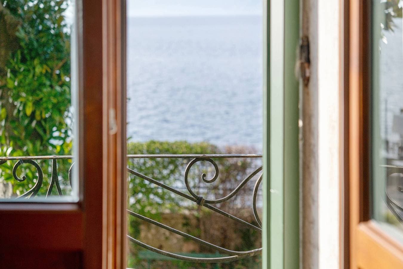 Foto 2 von 24: Appartement „Charming mit Seeblick“ mit privatem Garten und direktem Seeblick