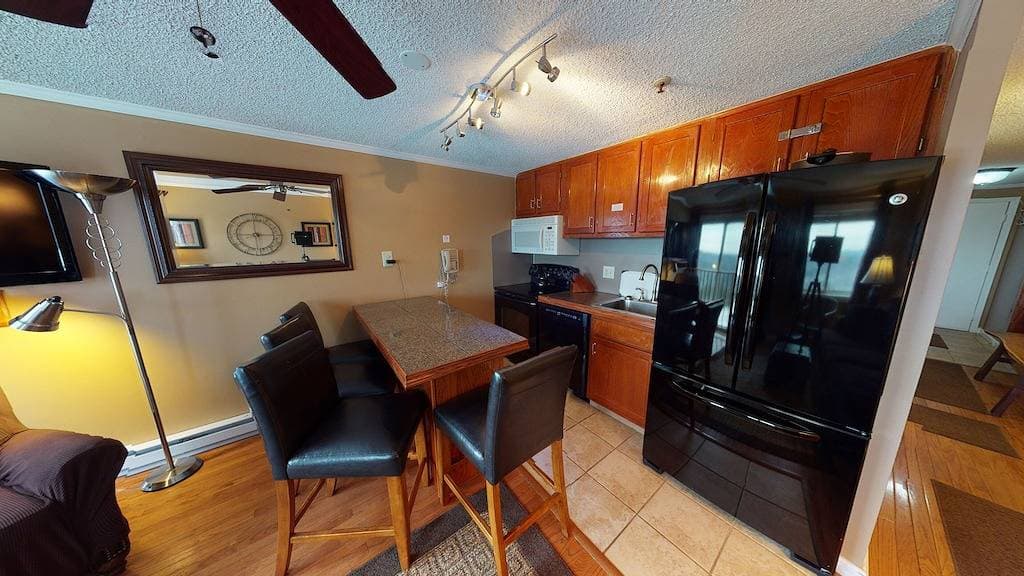 1st Floor -  Bedroom + Sleeper Sofa, 1 Bath with Mountain Views & Ski In/Ski Out 1