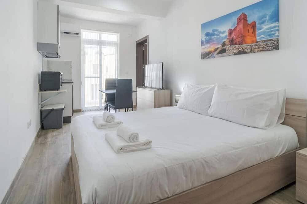 Central Studio in Gzira + Balcony & full Comforts! 1