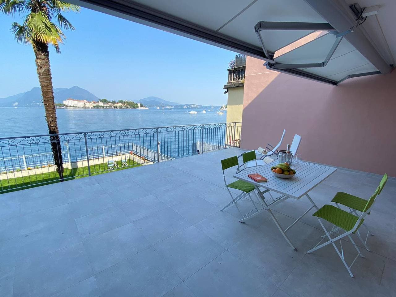 Stone apartment with lake view in Baveno 1