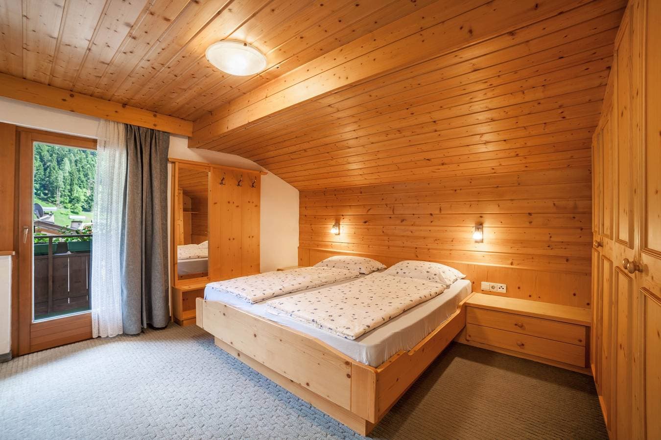 Foto 5 von 14: Ferienwohnung "Moosmair 4" mit Bergblick, Kamin, WLAN, Balkon & Garten
