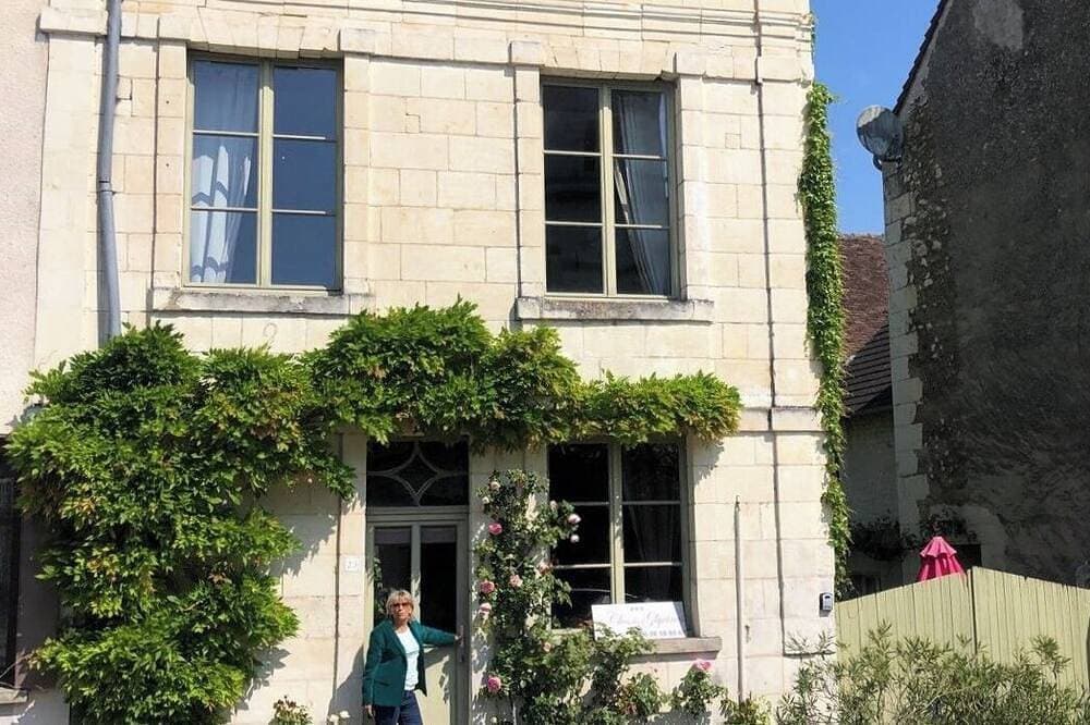 Im Land der Burgen und Flüsse, Charme und Süße des Lebens zu Wisteria *** 1