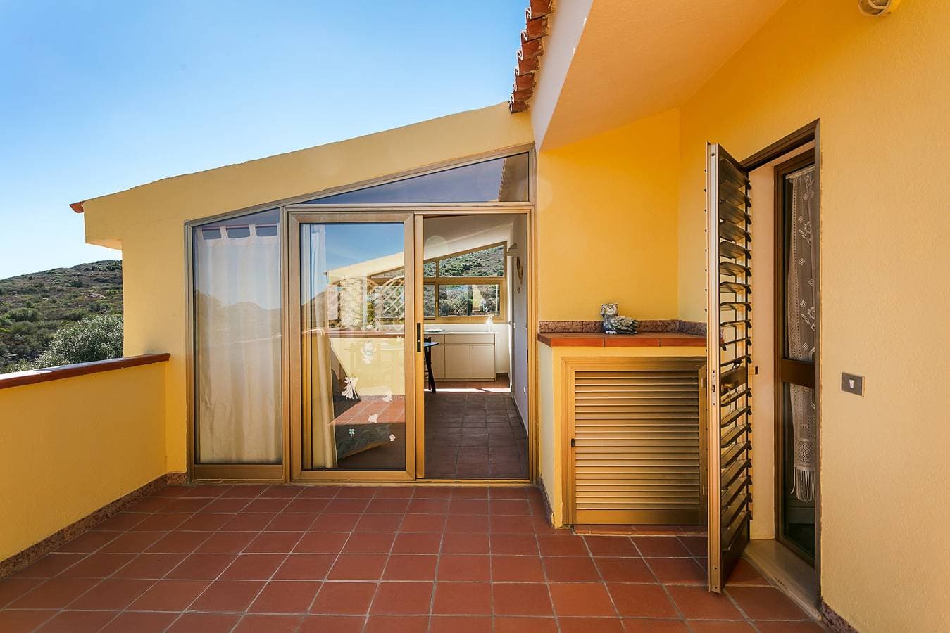 Foto 3 von 23: Ferienwohnung "Casa Marianna" mit Blick auf das Meer und die Berge, Balkon