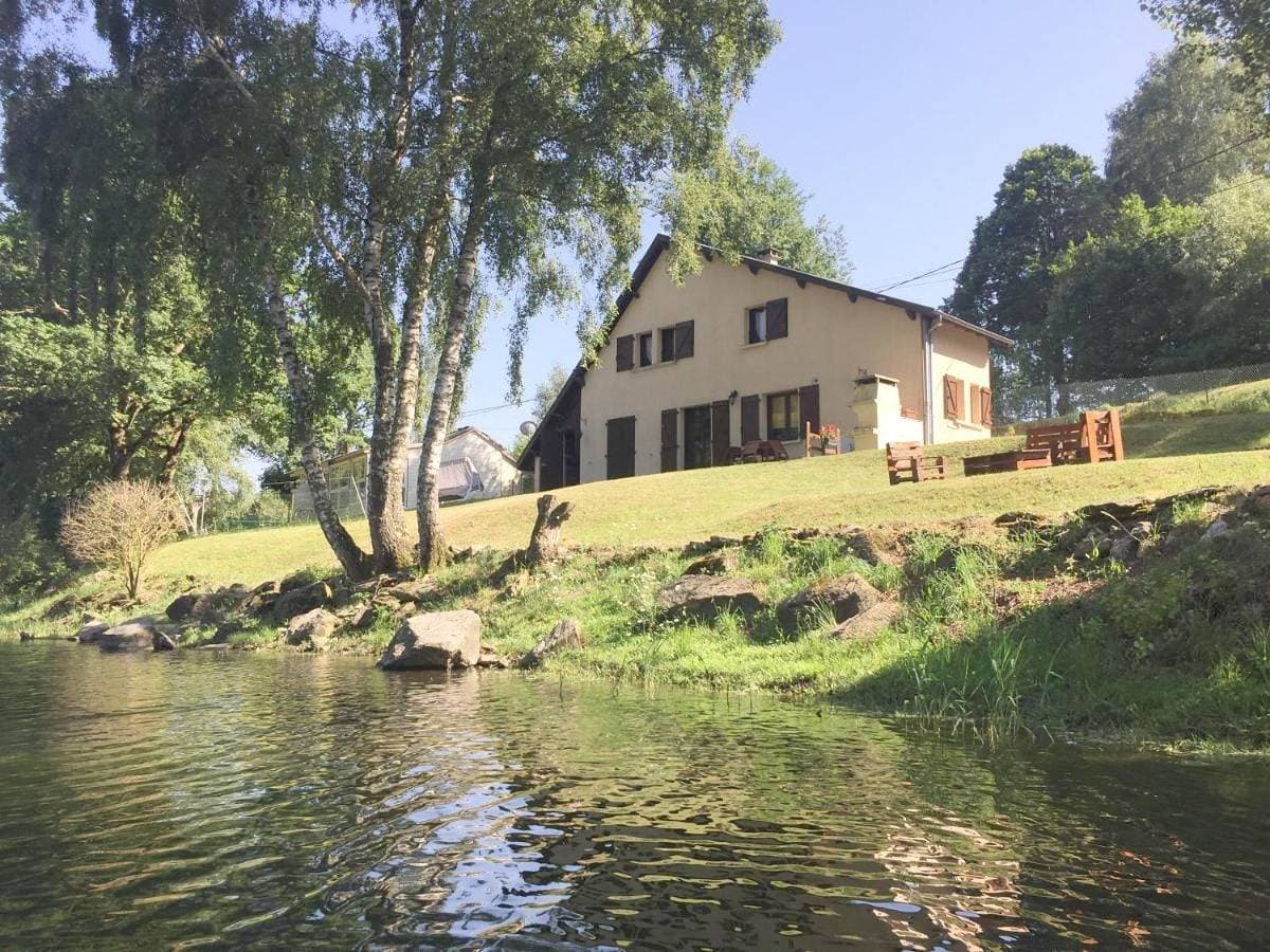 Maison Lac de Pareloup -LES PIEDS DANS L'EAU- 1