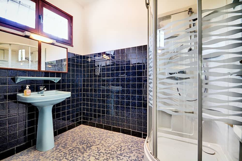 Foto 4 von 19: Gesicherter beheizter Swimmingpool, klimatisiertes Apartment in Villa 800 m vom Meer entfernt