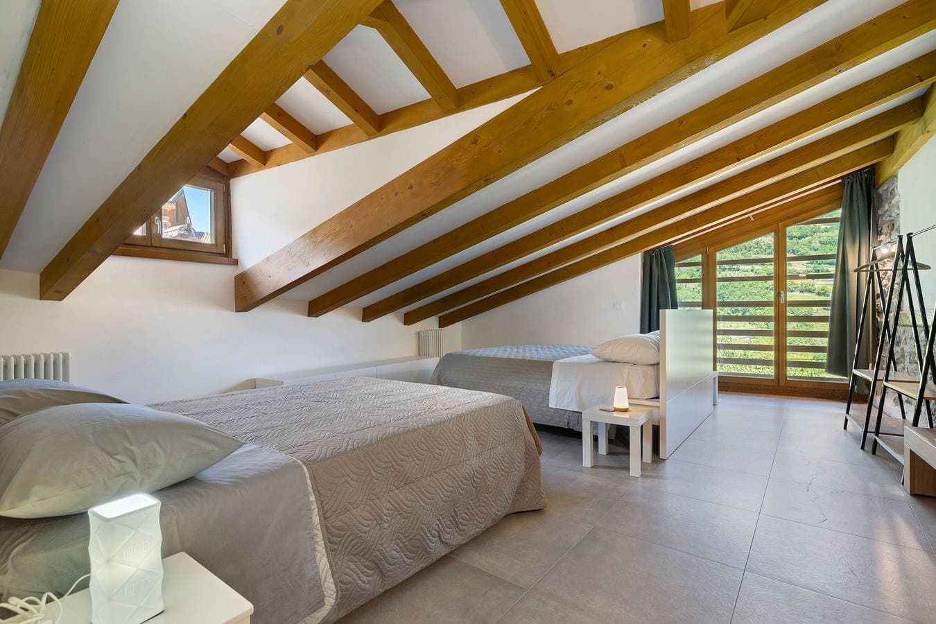 Foto 10 von 32: Casa Zucchelli, Garda Trentino: Burgblick, Privater Garten, bis 8 Personen